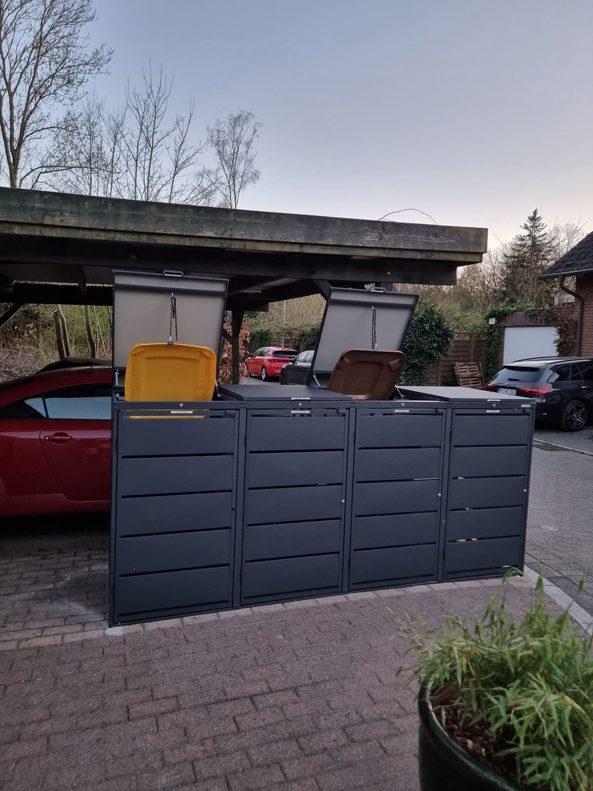 Mülltonnenverkleidung 9