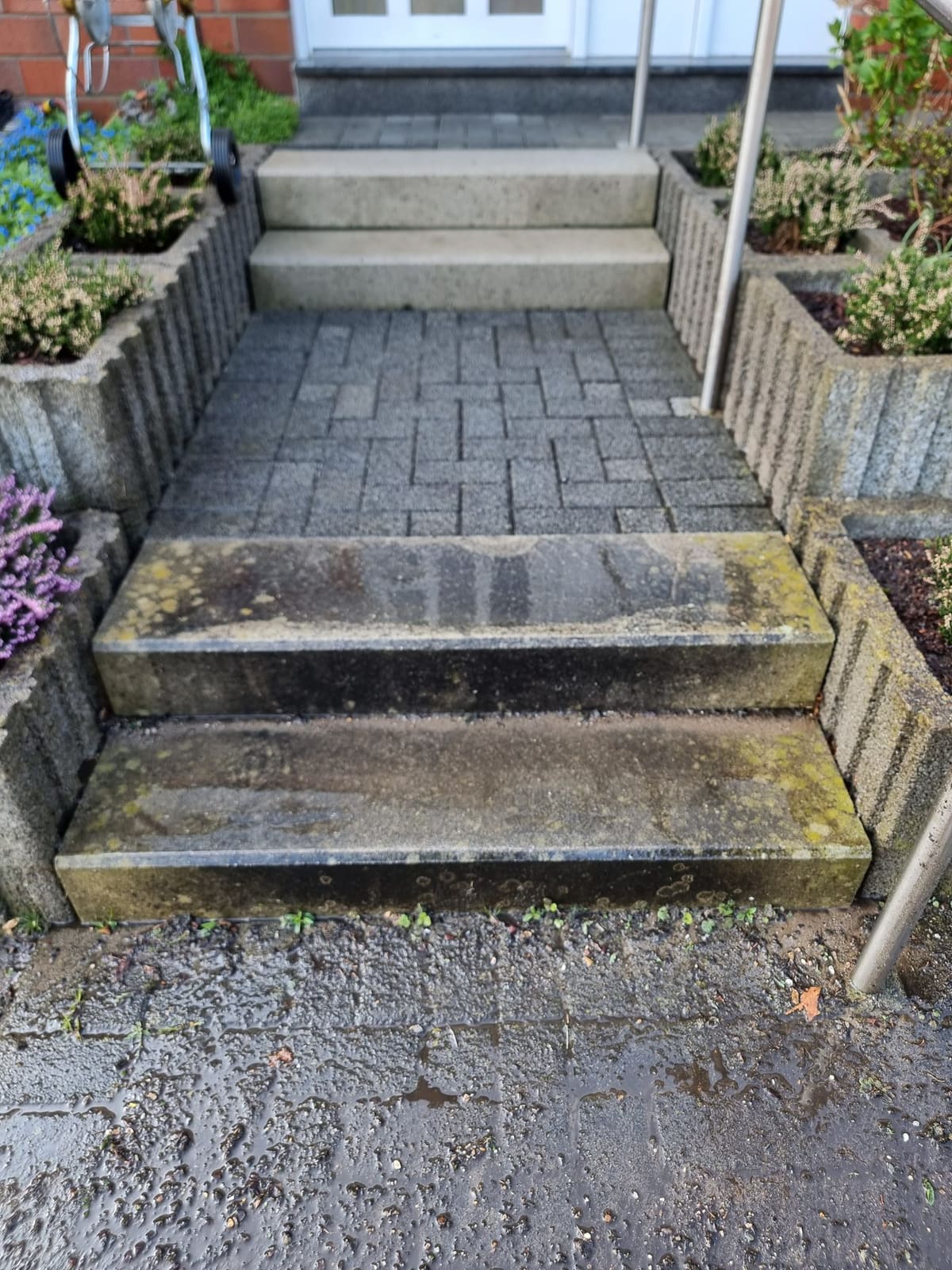 Terrassen- und Pflasterreinigung 45