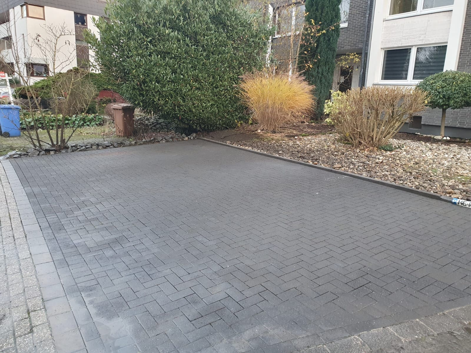 Terrassen- und Pflasterreinigung 56